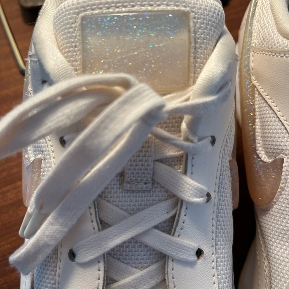 Nike Ivory Sneakers with Glitter puff swoosh - Picture 4 of 7